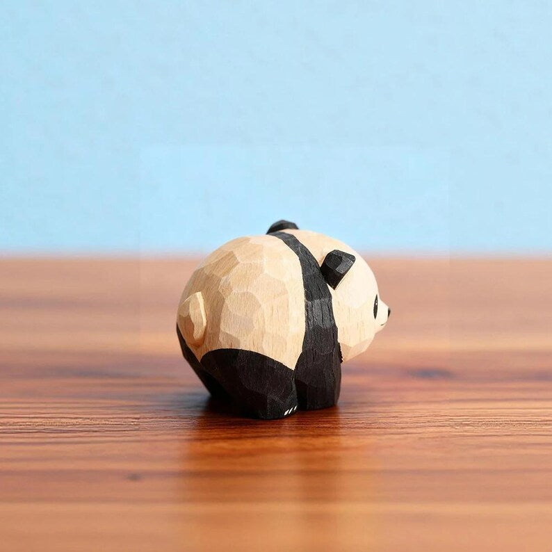 Panda Figur aus Holz | Handgefertigte Tier Dekoration | Niedliches Holz Ornament für Schreibtisch