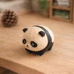 Panda Figur aus Holz | Handgefertigte Tier Dekoration | Niedliches Holz Ornament für Schreibtisch