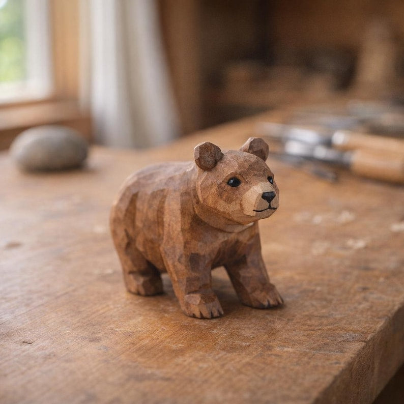 Handgefertigte Holzfigur Bär | Minimalistische Wald Dekoration 5x7x2,7cm Naturholz