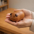 Handgefertigte Holzfigurine Meerschweinchen 8,2 cm - Tierdekoration für Schreibtisch, Regal