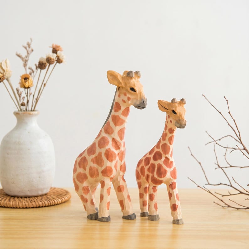 Handbemalte Holz Giraffe Mama und Kalb Geschenk-Set, 15 cm und 12,2 cm, natürliche Massivholz Figuren, Safari Dekoration