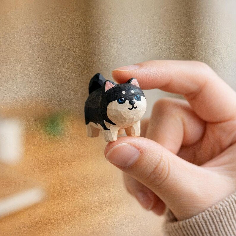 Handgefertigte Holzfigur Shiba Inu | Kleine Shiba Ornament aus Naturholz | Schreibtisch Regal Dekor