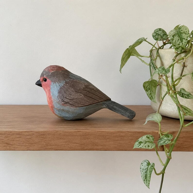 Handgeschnitzter hölzerner Vogel – Bunte Schreibtischdekoration
