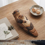 Handgeschnitzte hölzerne Otter-Mutter und Baby-Figur, Waldland-Kinderzimmerdekor