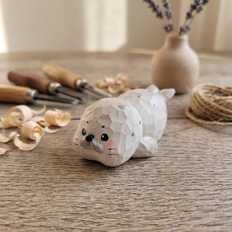 Handgeschnitzte Holzrobbe Figur Miniatur Skating Robbe Skulptur