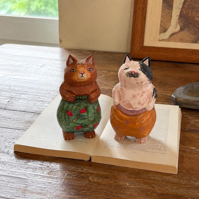 Handgeschnitzte hölzerne Katzenfigur Miniatur Schreibtischdekor
